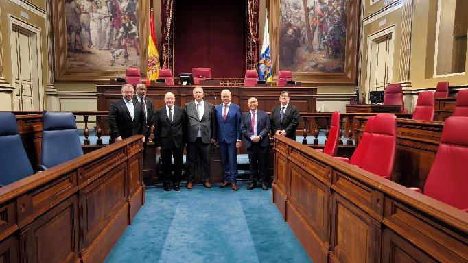¡Luz! se presenta en el Parlamento canario